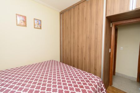 Casa à venda com 600m², 3 quartos e 7 vagas Casa à venda com 600m², 3 quartos e 7 vagasQuarto 2