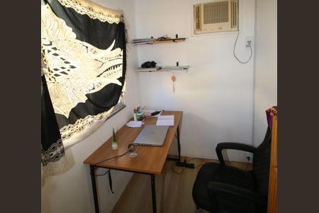 Casa à venda com 200m², 4 quartos e 1 vaga Casa à venda com 200m², 4 quartos e 1 vagaQuarto de Serviço