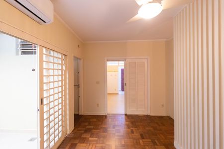 Casa à venda com 260m², 4 quartos e 2 vagas Casa à venda com 260m², 4 quartos e 2 vagasSala