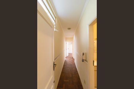 Casa à venda com 260m², 4 quartos e 2 vagas Casa à venda com 260m², 4 quartos e 2 vagasCorredor