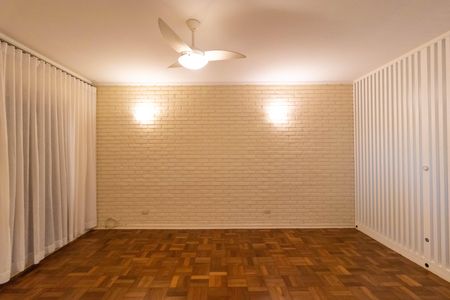 Casa à venda com 260m², 4 quartos e 2 vagas Casa à venda com 260m², 4 quartos e 2 vagasSala