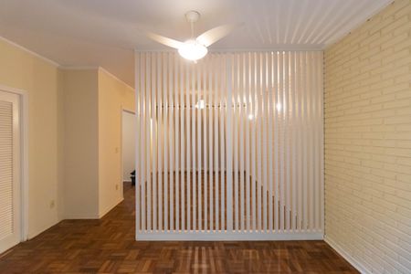 Casa à venda com 260m², 4 quartos e 2 vagas Casa à venda com 260m², 4 quartos e 2 vagasSala