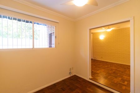 Casa à venda com 260m², 4 quartos e 2 vagas Casa à venda com 260m², 4 quartos e 2 vagasSala