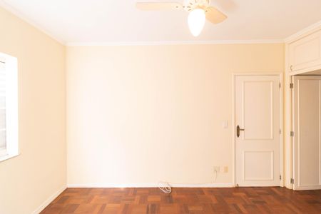 Casa à venda com 260m², 4 quartos e 2 vagas Casa à venda com 260m², 4 quartos e 2 vagasSuíte