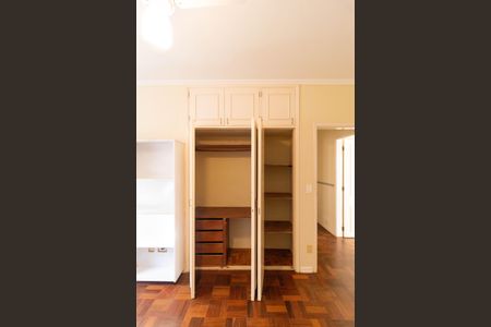 Casa à venda com 260m², 4 quartos e 2 vagas Casa à venda com 260m², 4 quartos e 2 vagasQuarto 02 - Armário