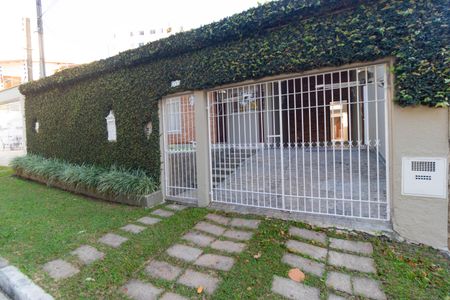 Casa à venda com 260m², 4 quartos e 2 vagas Casa à venda com 260m², 4 quartos e 2 vagasFachada