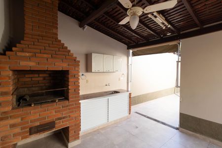 Casa à venda com 260m², 4 quartos e 2 vagas Casa à venda com 260m², 4 quartos e 2 vagasChurrasqueira