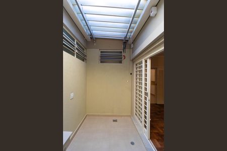 Casa à venda com 260m², 4 quartos e 2 vagas Casa à venda com 260m², 4 quartos e 2 vagasSala