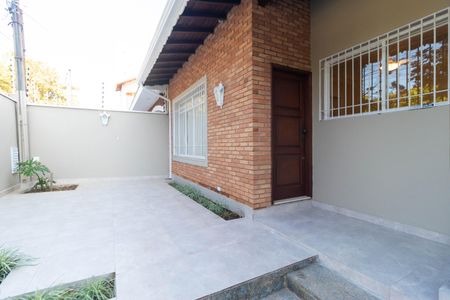 Casa à venda com 260m², 4 quartos e 2 vagas Casa à venda com 260m², 4 quartos e 2 vagasQuintal