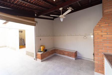 Casa à venda com 260m², 4 quartos e 2 vagas Casa à venda com 260m², 4 quartos e 2 vagasChurrasqueira