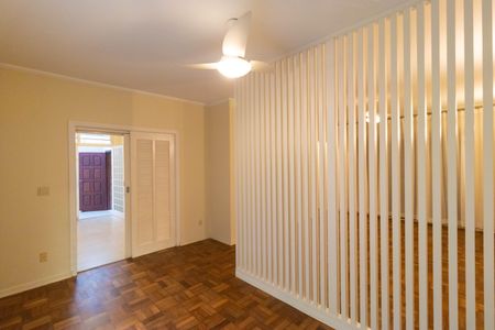 Casa à venda com 260m², 4 quartos e 2 vagas Casa à venda com 260m², 4 quartos e 2 vagasSala