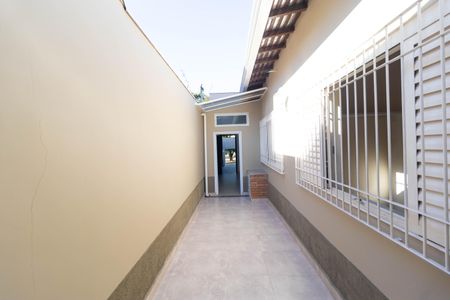 Casa à venda com 260m², 4 quartos e 2 vagas Casa à venda com 260m², 4 quartos e 2 vagasCorredor Externo