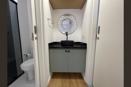 Studio para alugar com 31m², 1 quarto e 1 vaga Studio para alugar com 31m², 1 quarto e 1 vagaBanheiro