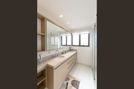 Apartamento à venda com 154m², 3 quartos e 2 vagas Apartamento à venda com 154m², 3 quartos e 2 vagasBanheiro da Suíte 1