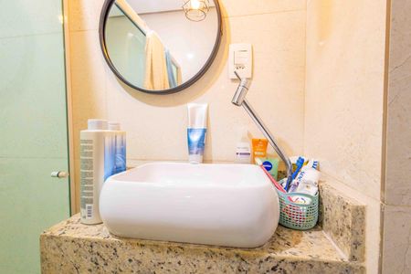 Casa de condomínio à venda com 270m², 4 quartos e 2 vagas Casa de condomínio à venda com 270m², 4 quartos e 2 vagasBanheiro da Suíte 2