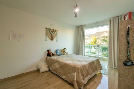 Casa de condomínio à venda com 270m², 4 quartos e 2 vagas Casa de condomínio à venda com 270m², 4 quartos e 2 vagasSuíte 2