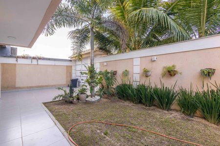 Casa de condomínio à venda com 270m², 4 quartos e 2 vagas Casa de condomínio à venda com 270m², 4 quartos e 2 vagasÁrea comum