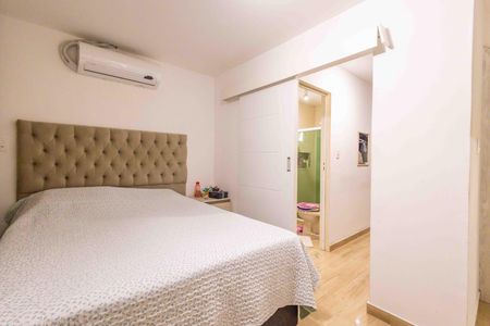 Casa de condomínio à venda com 270m², 4 quartos e 2 vagas Casa de condomínio à venda com 270m², 4 quartos e 2 vagasSuíte 1