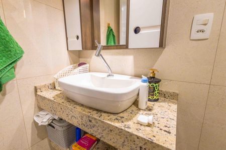 Casa de condomínio à venda com 270m², 4 quartos e 2 vagas Casa de condomínio à venda com 270m², 4 quartos e 2 vagasBanheiro da Suíte 1