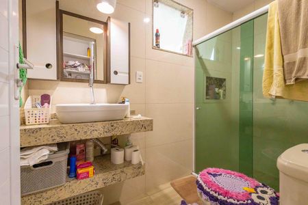 Casa de condomínio à venda com 270m², 4 quartos e 2 vagas Casa de condomínio à venda com 270m², 4 quartos e 2 vagasBanheiro da Suíte 1