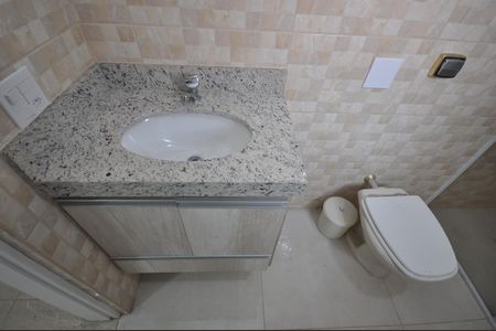 Casa à venda com 101m², 2 quartos e 2 vagasBanheiro da Suíte 2