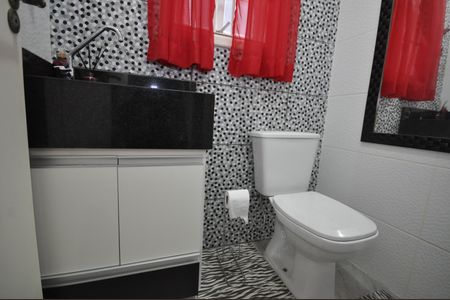 Casa à venda com 101m², 2 quartos e 2 vagasLavabo