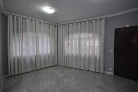 Casa à venda com 101m², 2 quartos e 2 vagasSala