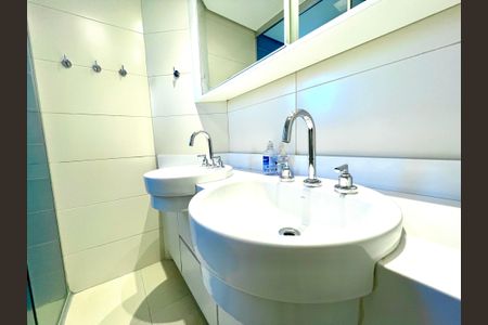 Apartamento à venda com 124m², 3 quartos e 2 vagas Apartamento à venda com 124m², 3 quartos e 2 vagasBanheiro