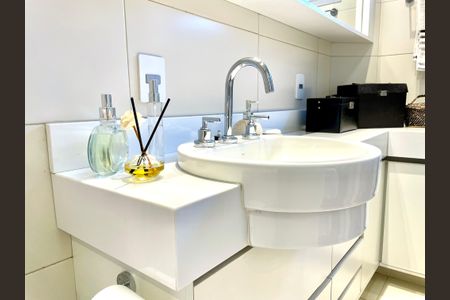 Apartamento à venda com 124m², 3 quartos e 2 vagas Apartamento à venda com 124m², 3 quartos e 2 vagasBanheiro da Suíte