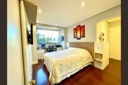 Apartamento à venda com 124m², 3 quartos e 2 vagas Apartamento à venda com 124m², 3 quartos e 2 vagasSuíte