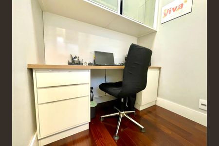 Apartamento à venda com 124m², 3 quartos e 2 vagas Apartamento à venda com 124m², 3 quartos e 2 vagasEscritório