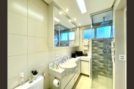 Apartamento à venda com 124m², 3 quartos e 2 vagas Apartamento à venda com 124m², 3 quartos e 2 vagasBanheiro da Suíte