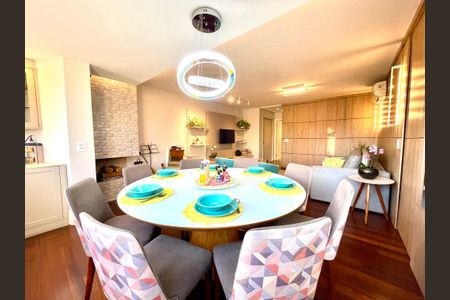 Apartamento à venda com 124m², 3 quartos e 2 vagas Apartamento à venda com 124m², 3 quartos e 2 vagasSala