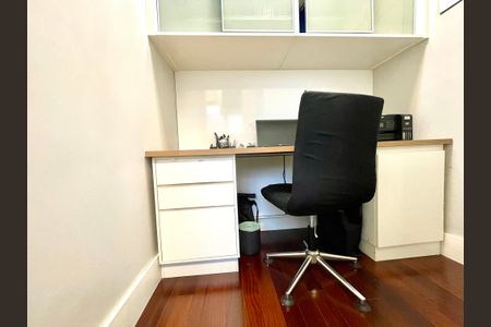 Apartamento à venda com 124m², 3 quartos e 2 vagas Apartamento à venda com 124m², 3 quartos e 2 vagasEscritório