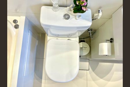 Apartamento à venda com 124m², 3 quartos e 2 vagas Apartamento à venda com 124m², 3 quartos e 2 vagasBanheiro da Suíte