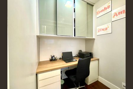 Apartamento à venda com 124m², 3 quartos e 2 vagas Apartamento à venda com 124m², 3 quartos e 2 vagasEscritório