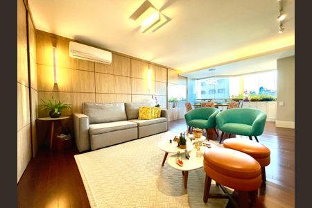 Apartamento à venda com 124m², 3 quartos e 2 vagas Apartamento à venda com 124m², 3 quartos e 2 vagasSala