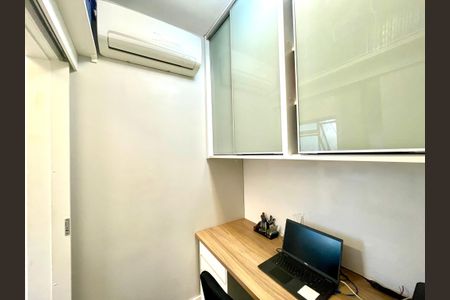 Apartamento à venda com 124m², 3 quartos e 2 vagas Apartamento à venda com 124m², 3 quartos e 2 vagasEscritório