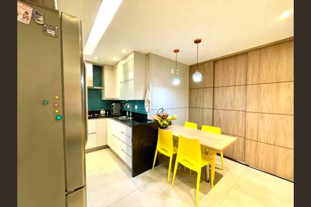 Apartamento à venda com 124m², 3 quartos e 2 vagas Apartamento à venda com 124m², 3 quartos e 2 vagasCozinha