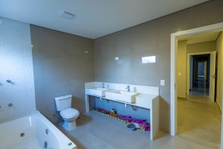 Casa à venda com 520m², 5 quartos e 4 vagas Casa à venda com 520m², 5 quartos e 4 vagasBanheiro da Suíte 4