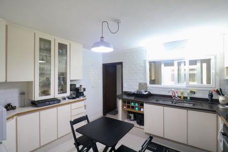 Apartamento à venda com 124m², 3 quartos e 2 vagas Apartamento à venda com 124m², 3 quartos e 2 vagasCozinha