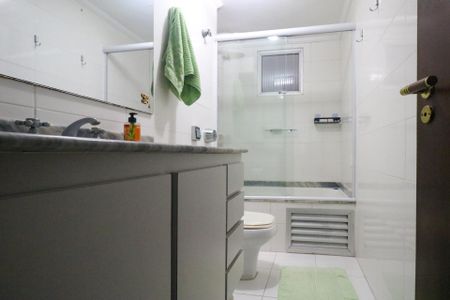 Apartamento à venda com 124m², 3 quartos e 2 vagas Apartamento à venda com 124m², 3 quartos e 2 vagasBanheiro da Suíte 1