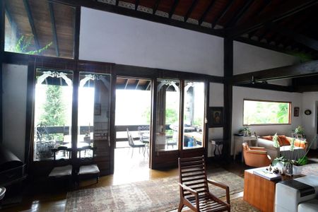 Casa à venda com 302m², 3 quartos e 1 vagaSala