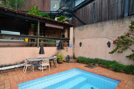 Casa à venda com 302m², 3 quartos e 1 vagaÁrea comum - Piscina