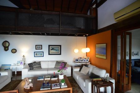 Casa à venda com 302m², 3 quartos e 1 vagaSala