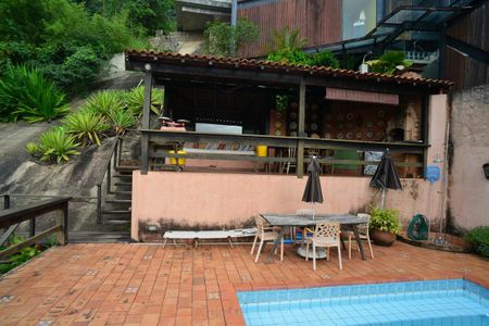 Casa à venda com 302m², 3 quartos e 1 vagaÁrea comum - Piscina