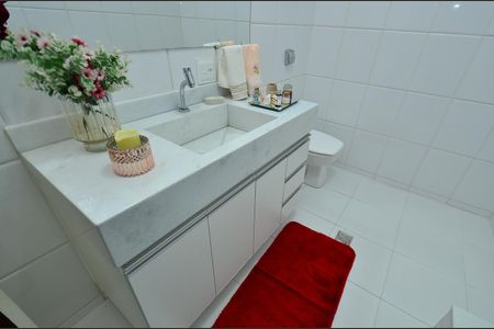 Casa à venda com 360m², 5 quartos e 4 vagas Casa à venda com 360m², 5 quartos e 4 vagasBanheiro Social 1