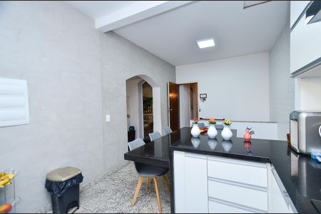 Casa à venda com 360m², 5 quartos e 4 vagas Casa à venda com 360m², 5 quartos e 4 vagasCozinha