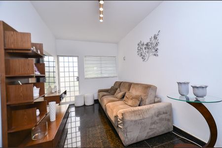 Casa à venda com 360m², 5 quartos e 4 vagas Casa à venda com 360m², 5 quartos e 4 vagasSala de tv