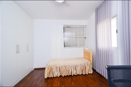 Casa à venda com 360m², 5 quartos e 4 vagas Casa à venda com 360m², 5 quartos e 4 vagasQuarto 2